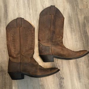 Justin Womens leather boots.